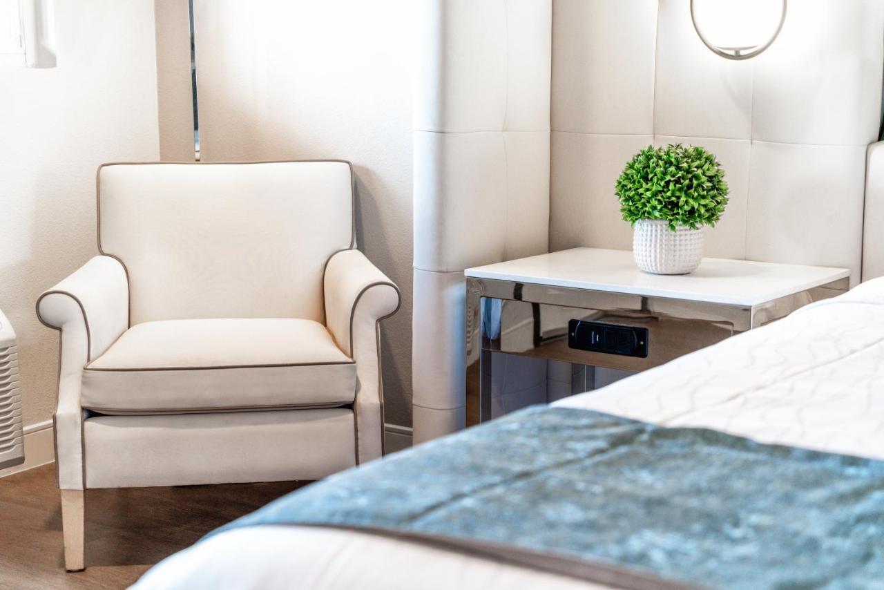 Aspire Inn Studios & Spas 贝尔弗劳尔 外观 照片