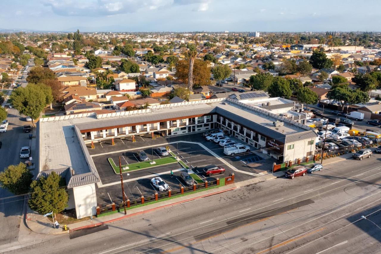 Aspire Inn Studios & Spas 贝尔弗劳尔 外观 照片